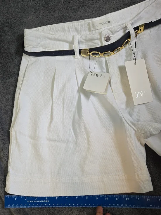 Nwt Zara White Pleated High-Waist Shorts with Navy Chain Belt Sz 38 - Picture 7 of 10